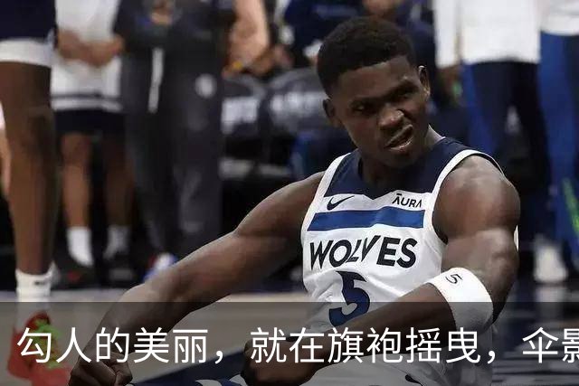勾人的美丽，就在旗袍摇曳，伞影婆娑之下